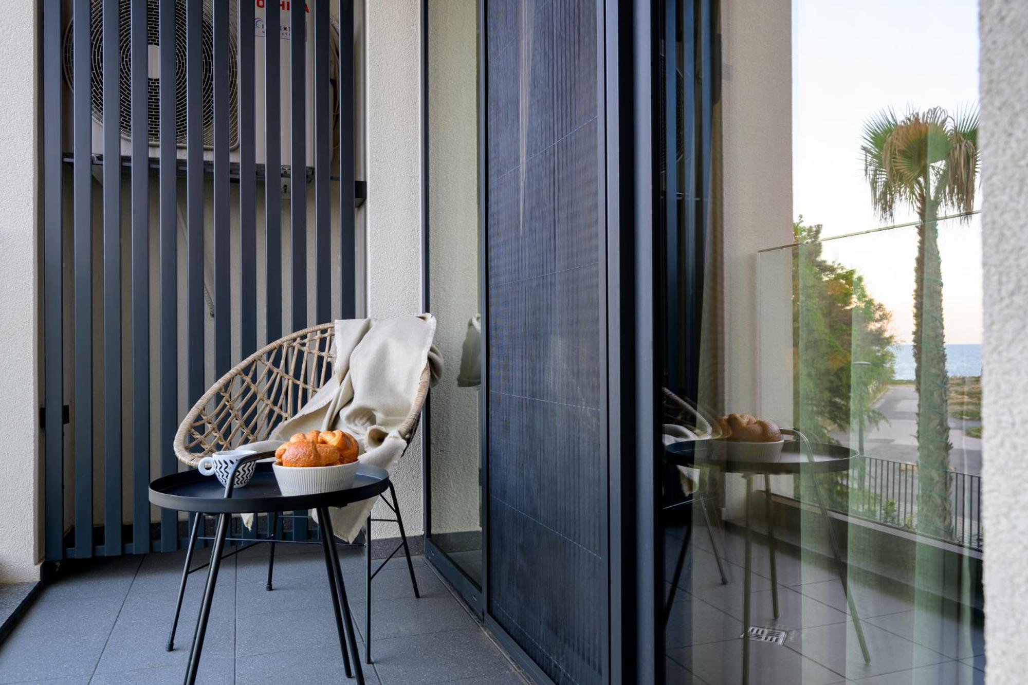 Boho Sea View One-Bedroom Pool & Spa Apartment Saints Constantine and Helena ภายนอก รูปภาพ
