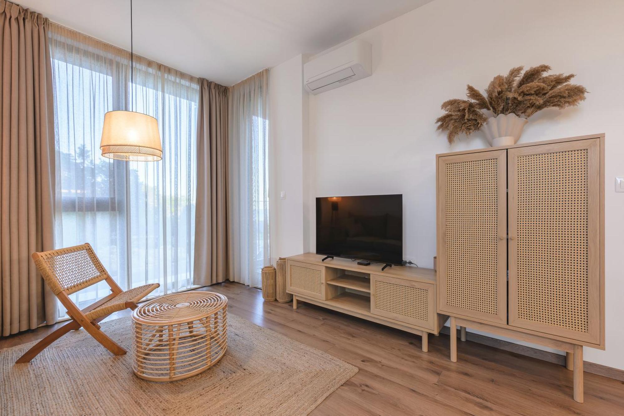 Boho Sea View One-Bedroom Pool & Spa Apartment Saints Constantine and Helena ภายนอก รูปภาพ